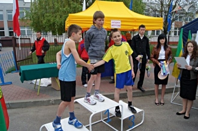 XVI Międzynarodowy Półmaraton Kurpiowski w Ostrołęce - PRZEDBIEGI (09.05.2010) - zdjęcie #47 - eOstroleka.pl